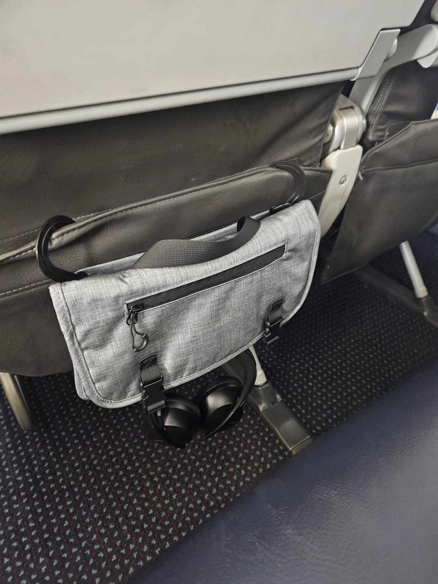 Jet Pocket hanging with pivoting hooks on airplane seat back pocket 
